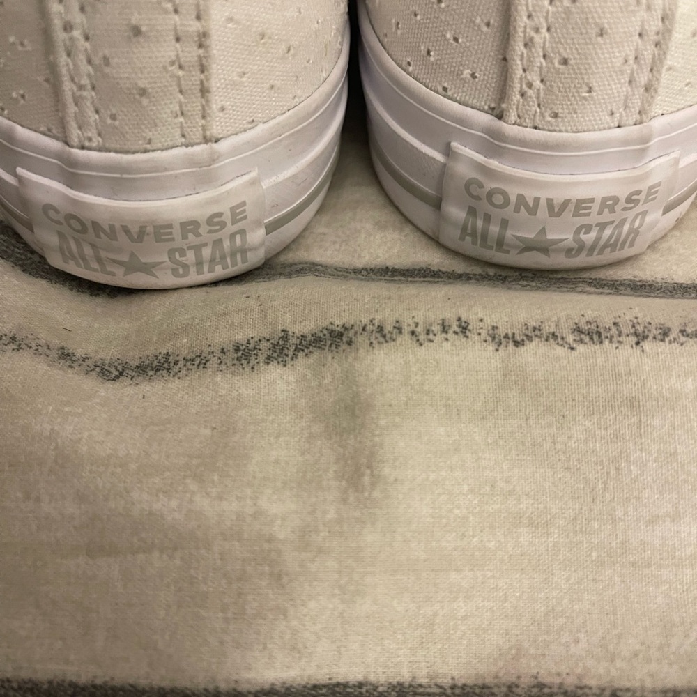 Converse - Picture 3 of 4